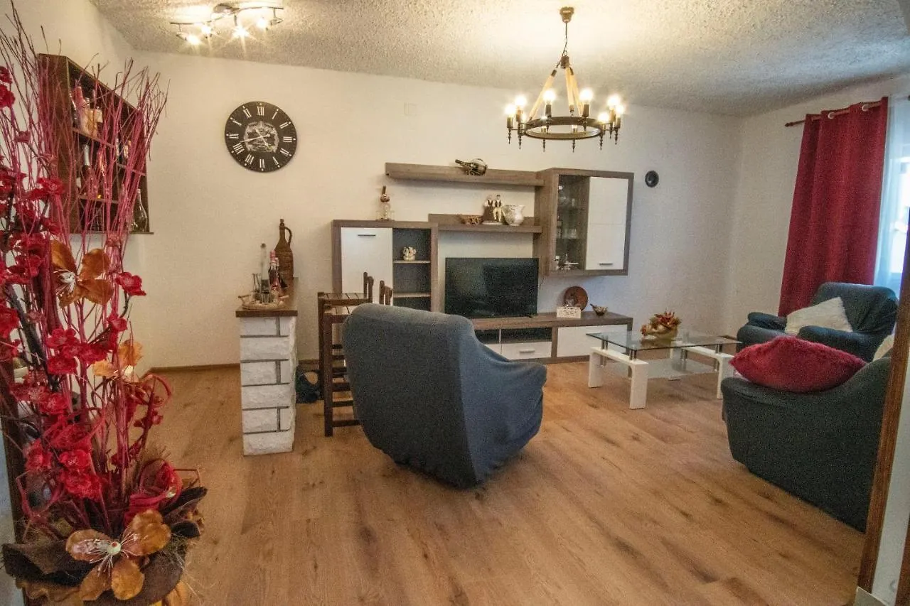 House Nada Apartman Muntić アパート
